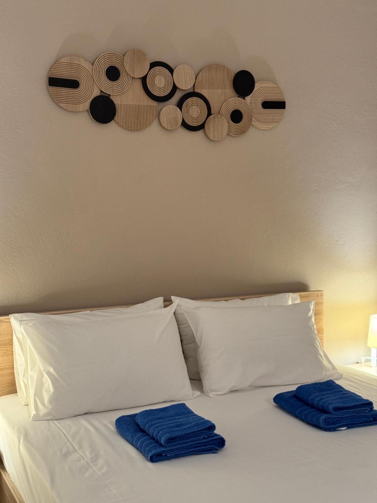 Aelia Rooms & Apartments อิออสคอรา ภายนอก รูปภาพ